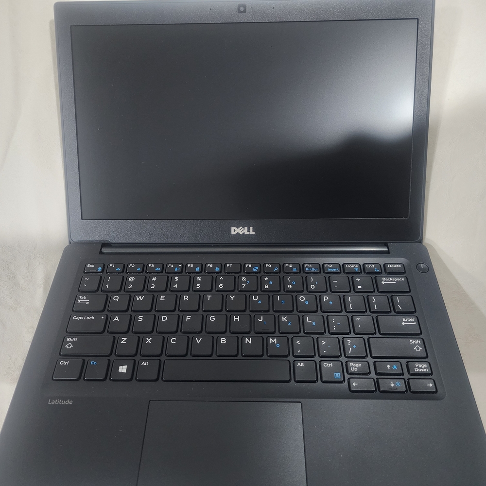 Dell Black Laptop with Matte Finish and Standard Design